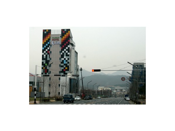 1704032832_L1.jpg