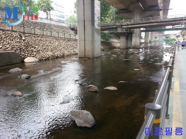 홍제천_물놀이-20150801_111749.jpg#640x480