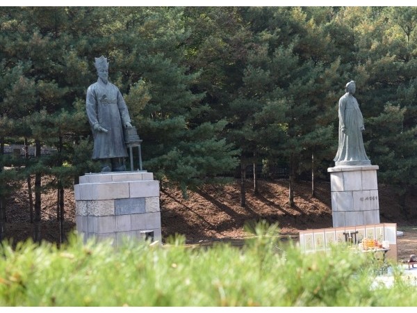 율곡-신사임당_동상.JPG