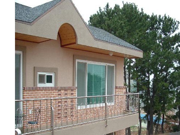 11608310_2.jpg