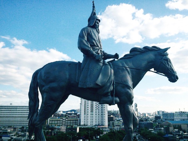 (사진7._동상2).jpg