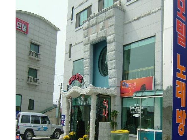11588212_2.jpg