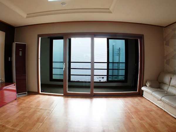 room_01.jpg