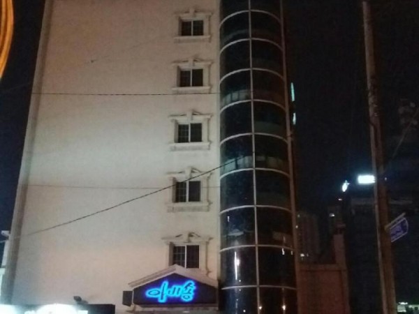 AdGbl_xBYTqEOKZ_eUEMgFDk.jpg