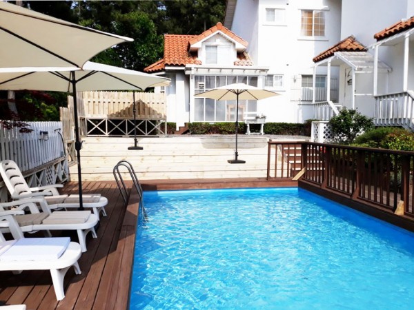 pool01.jpg