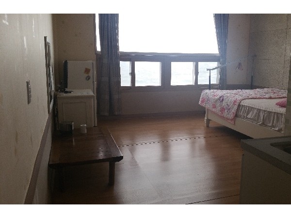 room.14751752513641.jpg