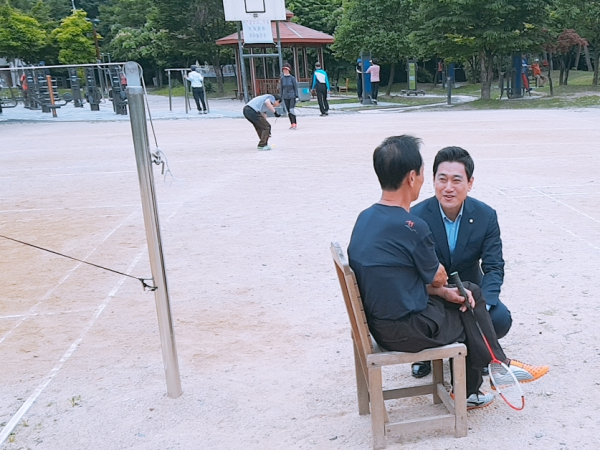 오신환_180623_하늘공원_방문인사_5.png