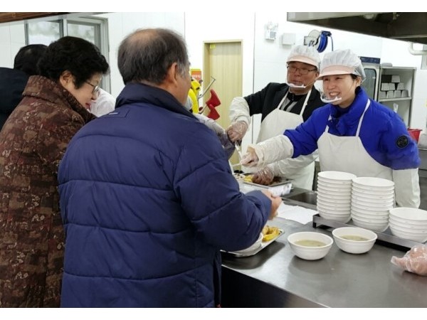밤밭노인복지관_배식봉사_(6).jpg