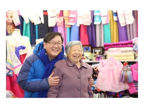 김태년_국회의원_장보기행사_사진__(3).jpg