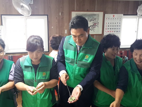 오신환_180917_새마을부녀회_추석맞이_사랑의_송편나누기_2.jpg
