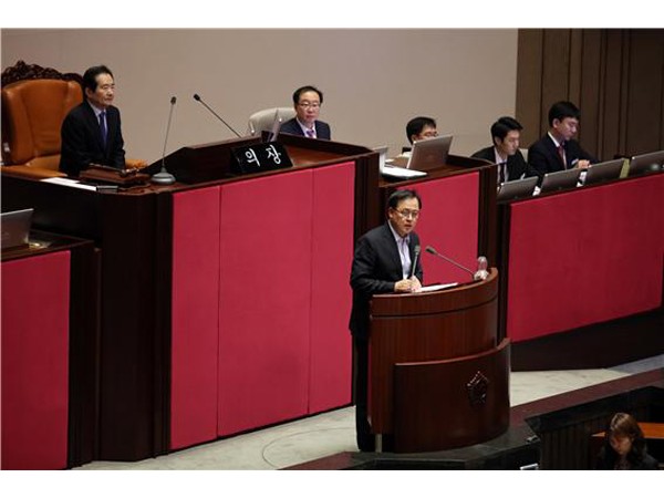 이명수_의원_발의_경찰공무원법,_소방공무원법_국회_본회의_통과.jpg